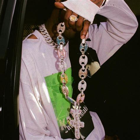 travis scott jewelry styles.